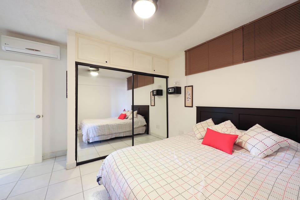 Second Bedroom (Queen and Twin) with Mirrored Closets