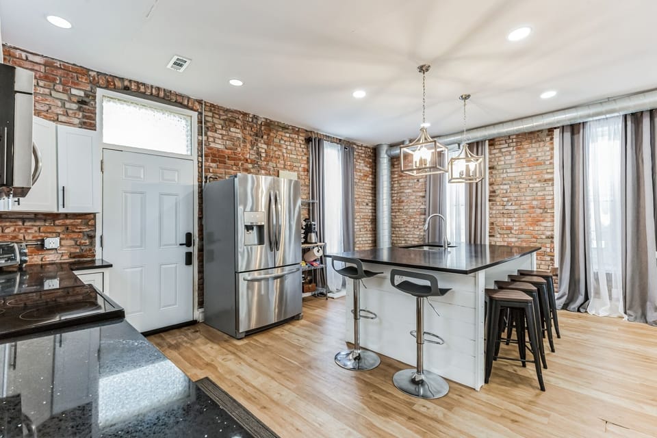 Fridge, microwave, oven, coffee/tea maker