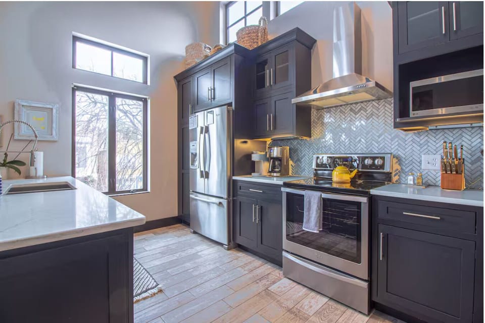 Coffee/tea maker, fridge, microwave, oven
