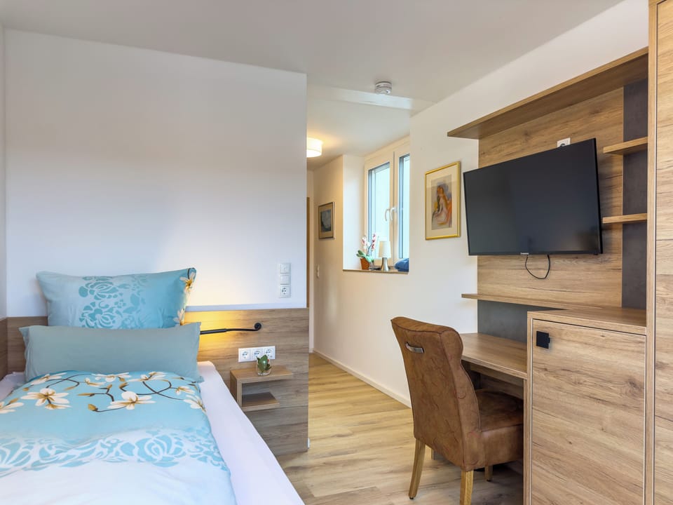 Classic Single Room | In-room safe, desk, laptop workspace, soundproofing