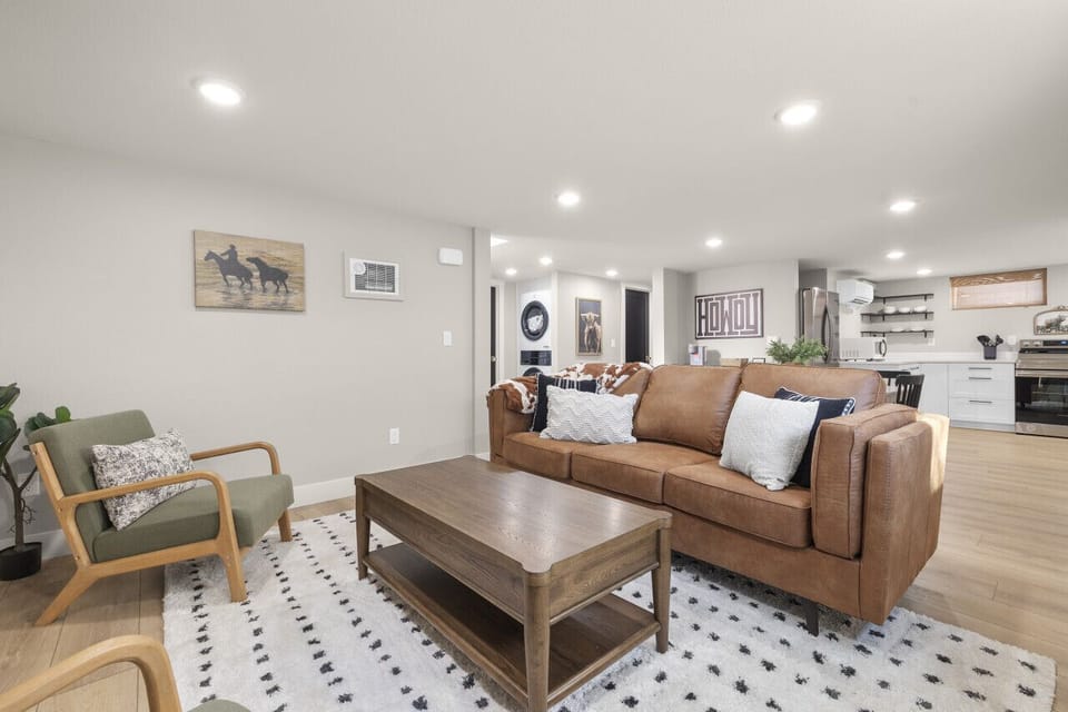 Couch w/ Pull Out Bed for 2 People