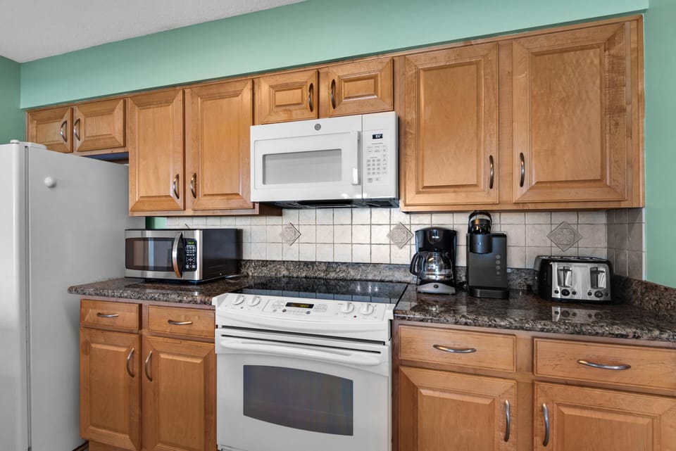 Condo, Multiple Beds (Tristan Towers unit 8C) | Private kitchen