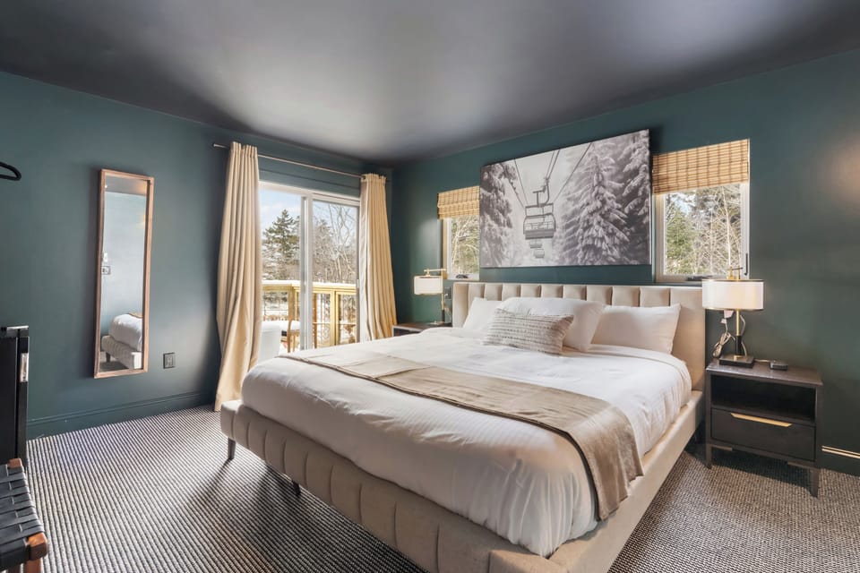 Signature Room | Egyptian cotton sheets, premium bedding, down comforters