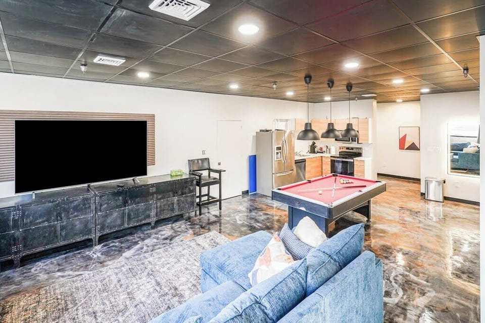 Apartment, 2 Bedrooms, Non Smoking, Kitchenette | Living area | 86-inch LED TV with digital channels, Netflix, Hulu