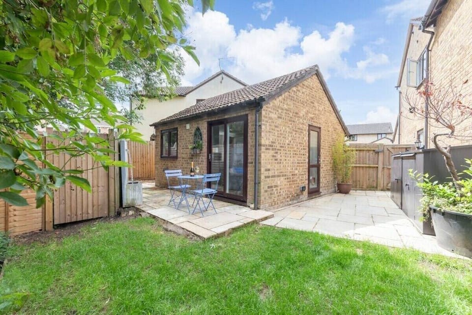 Private Entrance and Garden
