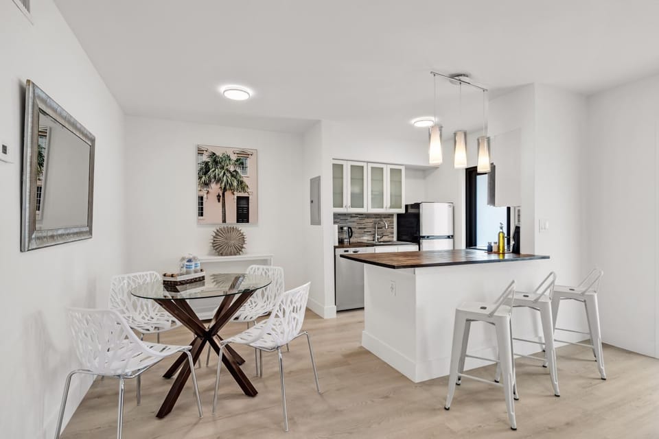 Rent 2/1 in Fort Lauderdale - (7155)