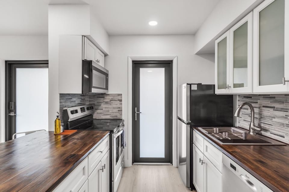 Comfort and Convenience 2/1 Rent (7252)