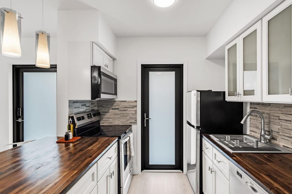 Modern 2/1 rent near Las Olas Fort Lauderdale (7172)