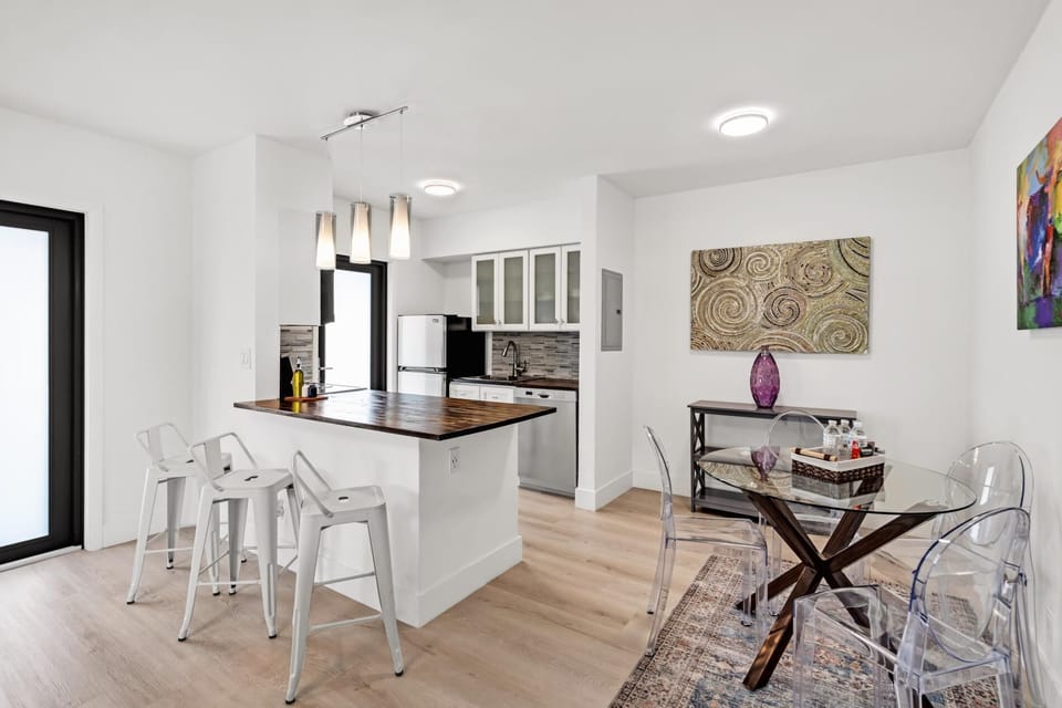 Modern 2/1 rent near Las Olas Fort Lauderdale (7173)