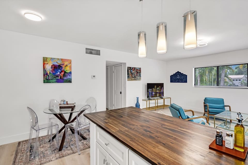 Modern 2/1 rent near Las Olas Fort Lauderdale (7171)