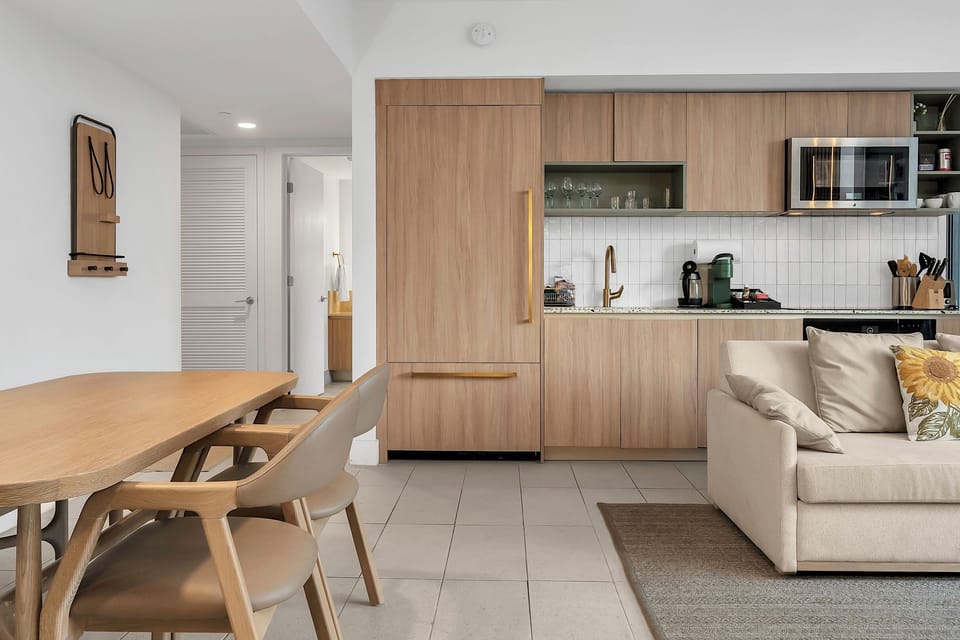 Fully equipped kitchen with everything you need to cook at home.