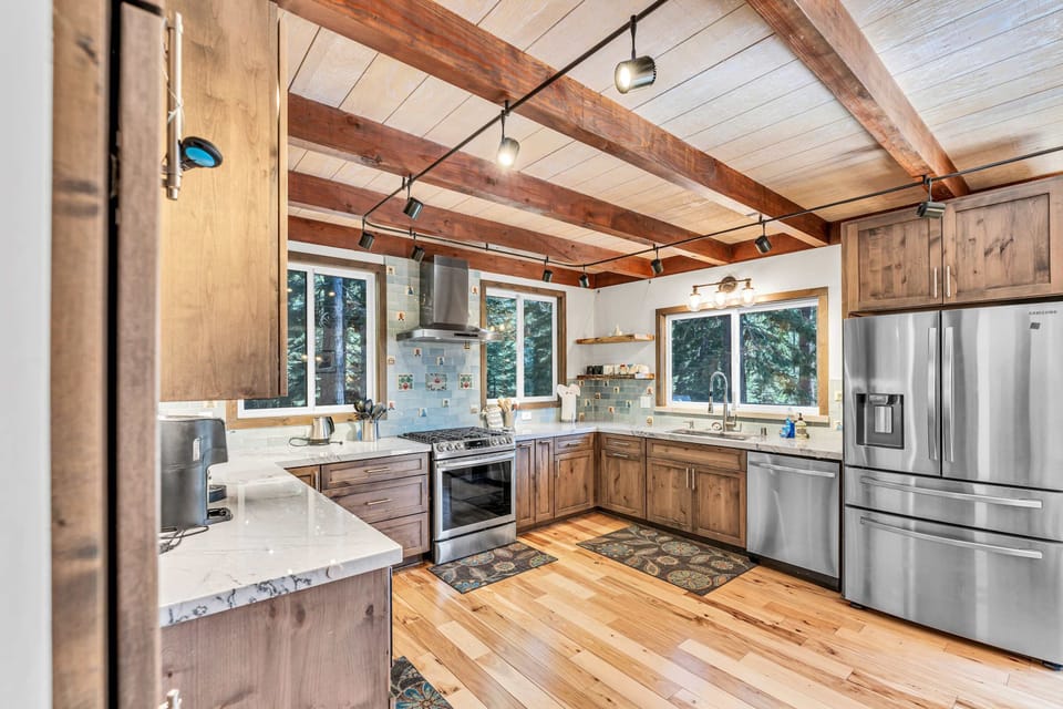 Kitchen: Fully-equipped kitchen, updated appliances, drip coffee maker & Keurig coffee machine, crockpot, blender, adjacent to the dining room