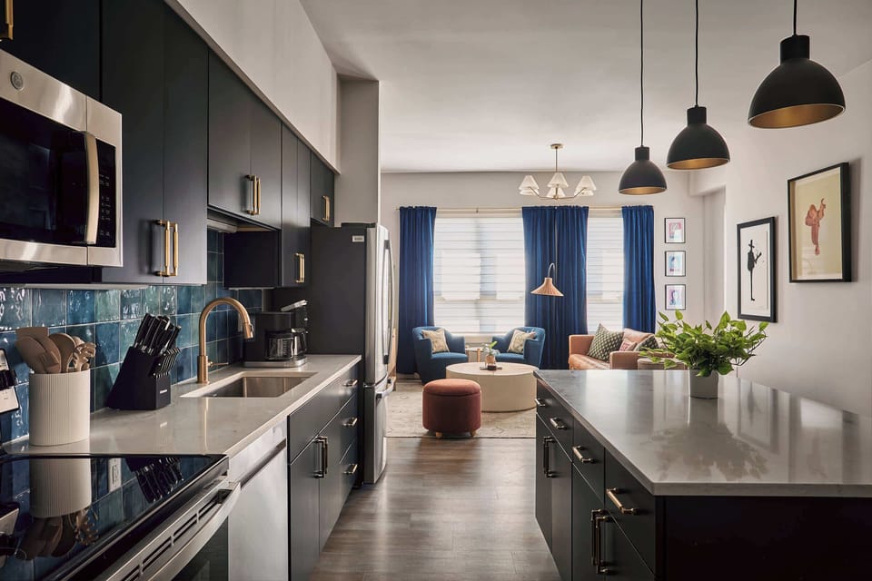 Discover a stunning gourmet kitchen, fully equipped with everything you need to prepare delicious meals and make the most of your stay.