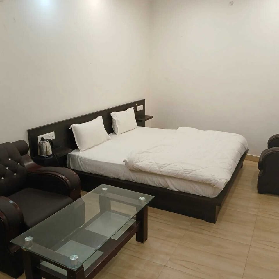 Deluxe Room, Balcony, City View | WiFi (free)