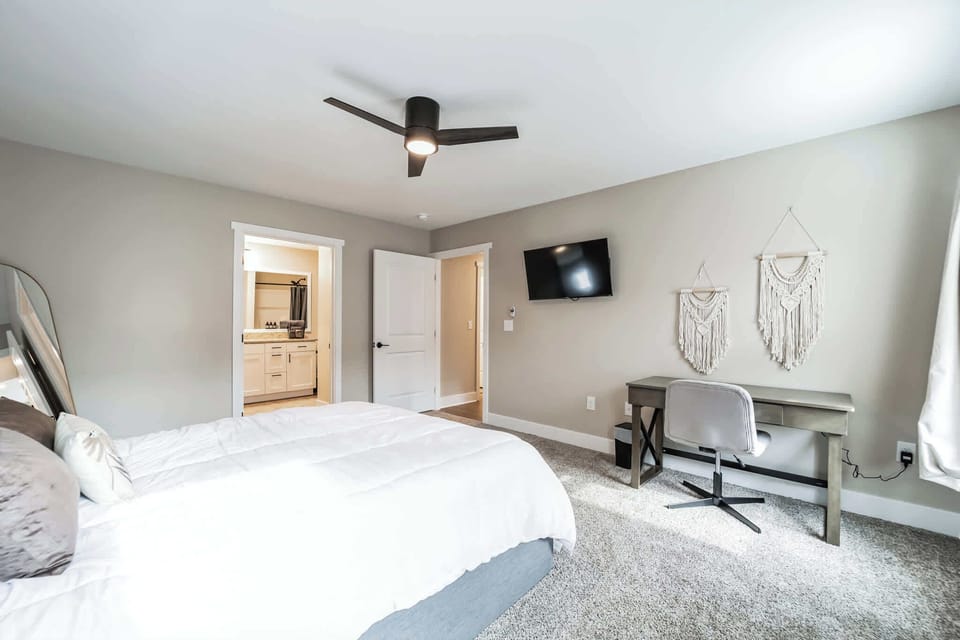 If you still have to work, we provide you with a nice work space in the master bedroom as well!