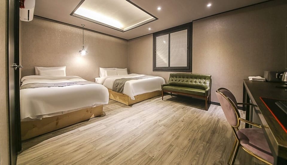 Business Twin Room | Living area | Heated floors