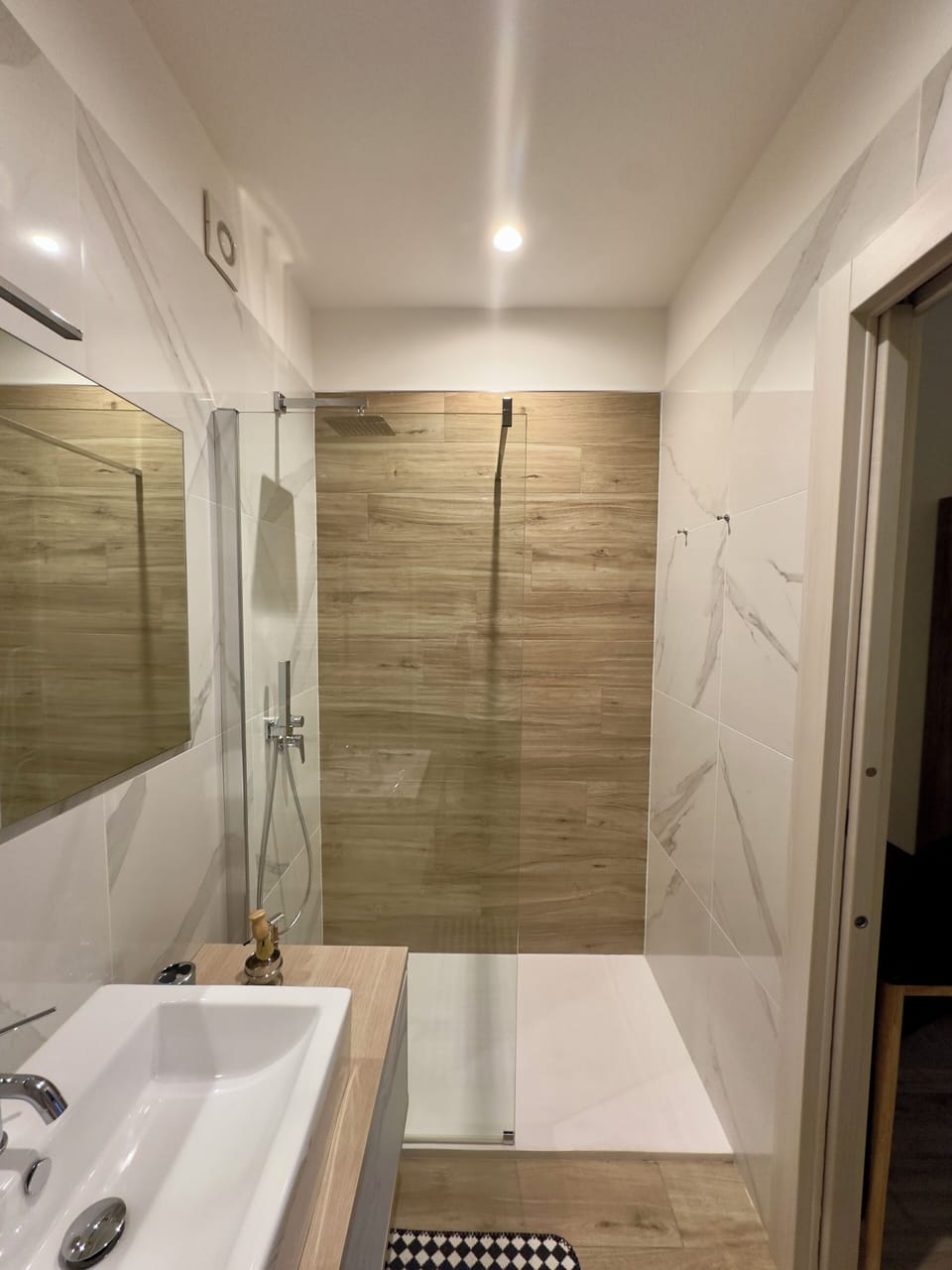 Comfort Double or Twin Room, Non Smoking | Bathroom