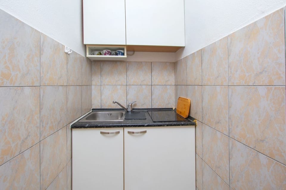 Apartment (A1) | Private kitchen | Fridge, microwave, stovetop, espresso maker