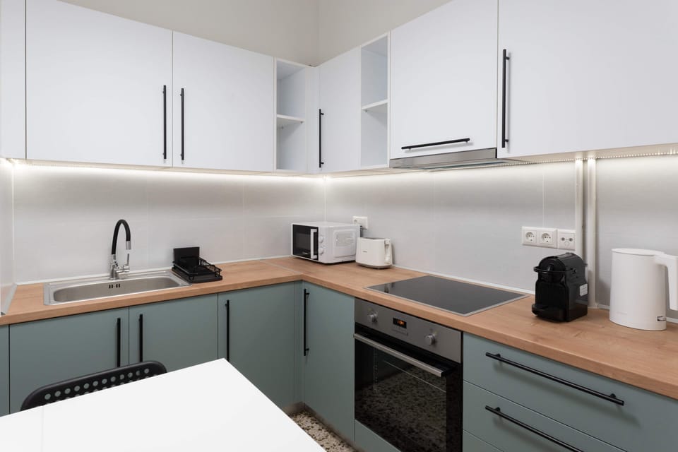 Luxury Apartment, City View | Private kitchen | Electric kettle, toaster