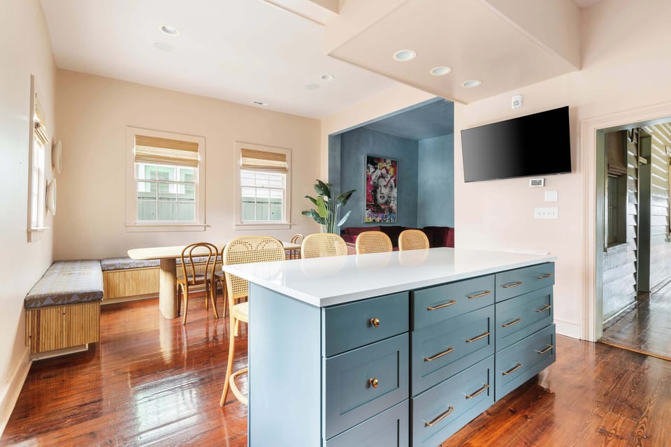 Spacious kitchen/dining area for your group 