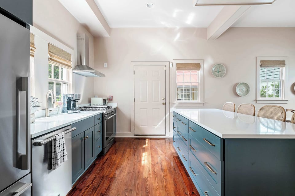 Fully equipped kitchen with everything you need to cook a meal!