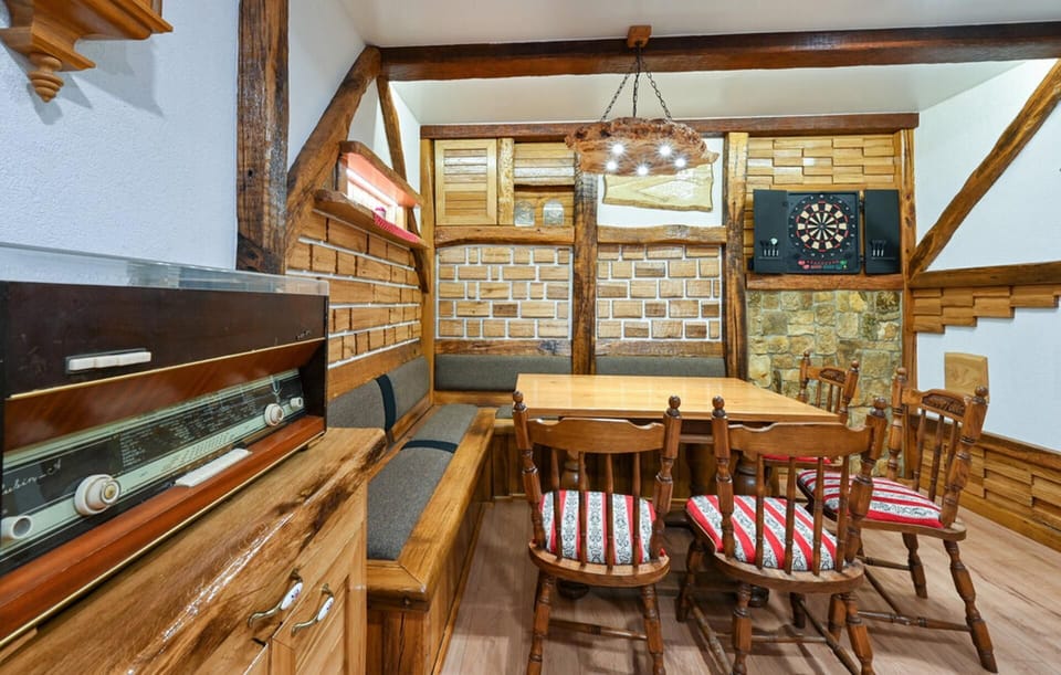 Villa | Dining