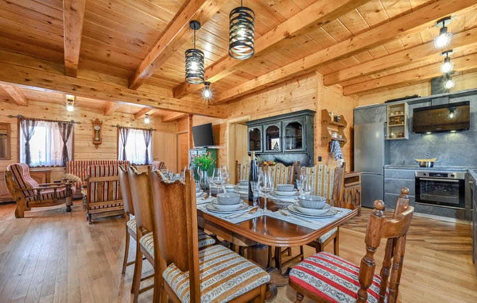 Villa | Dining