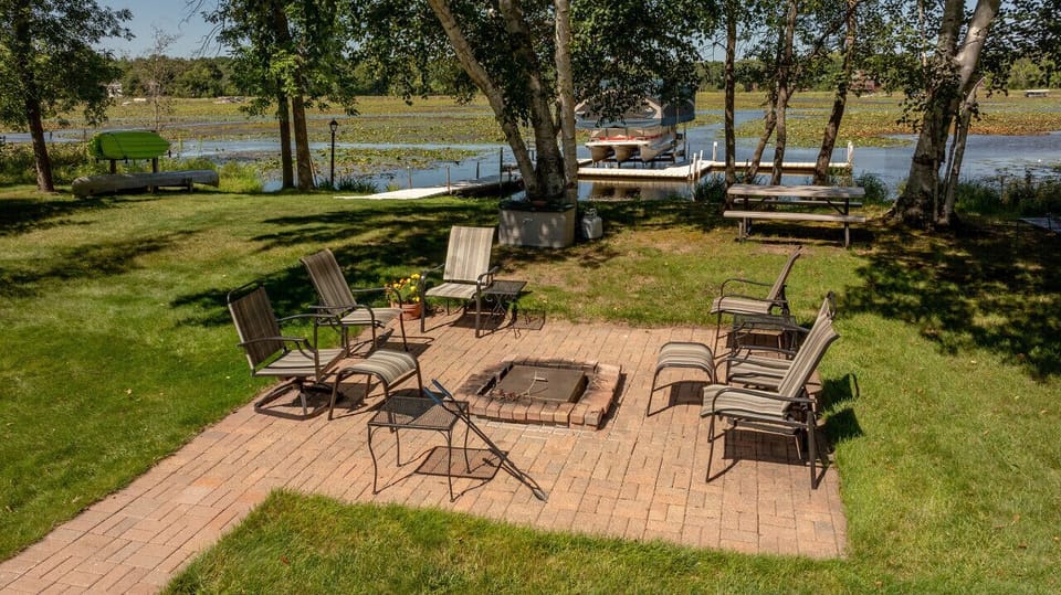 Peaceful Bayside Yard