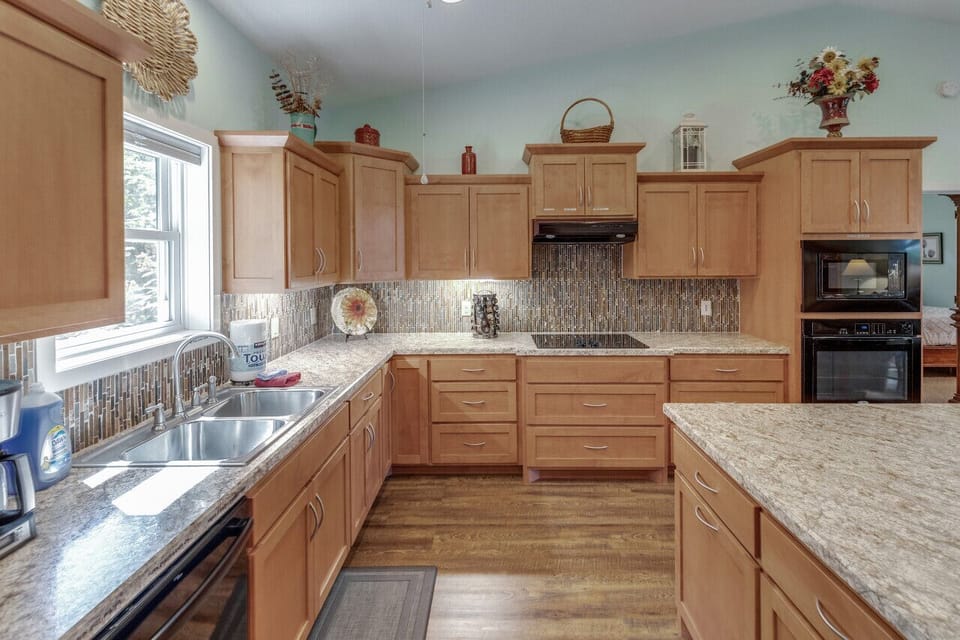 Great Fully Equipped Kitchen
