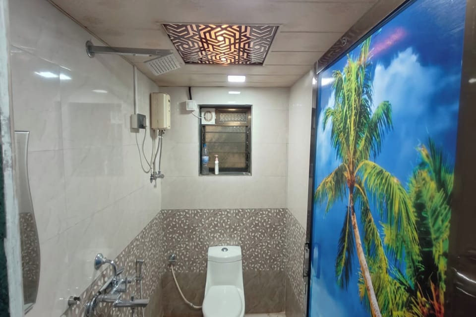 Deluxe Room, 1 Bedroom | Bathroom | Shower, rainfall showerhead, free toiletries, towels