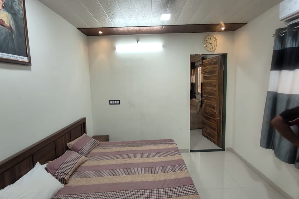 Deluxe Room, 1 Bedroom | 1 bedroom, desk, free WiFi, bed sheets