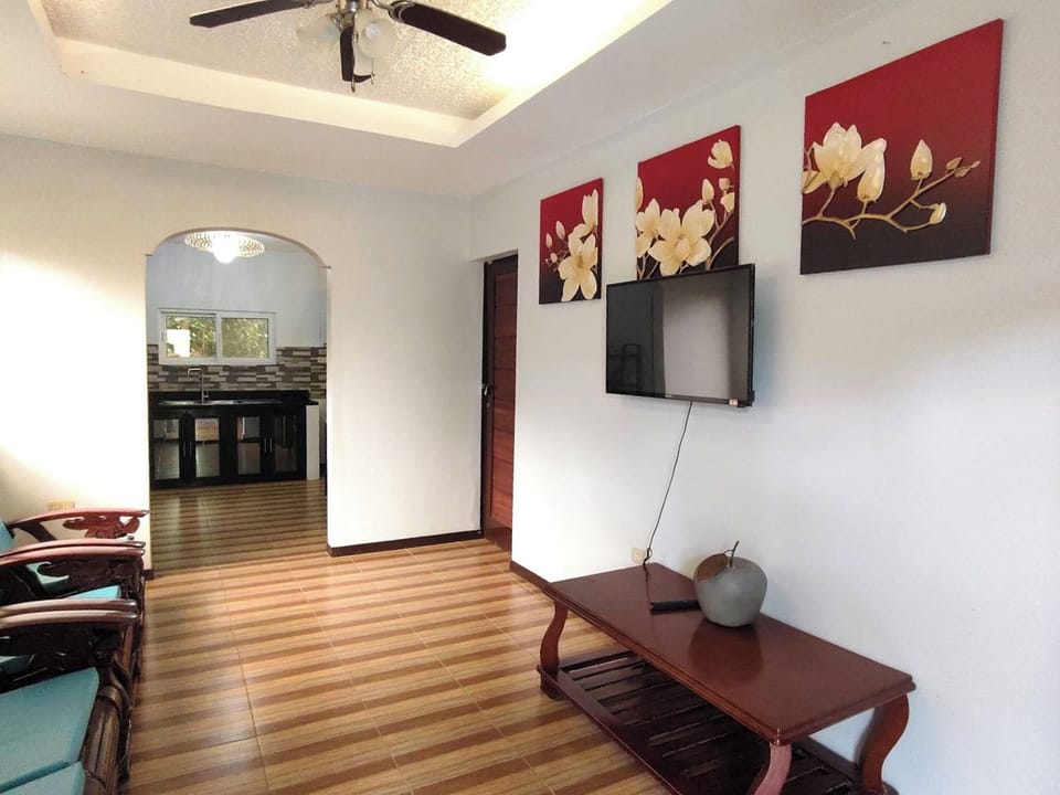 Villa | 2 bedrooms, desk, WiFi (free), bed sheets