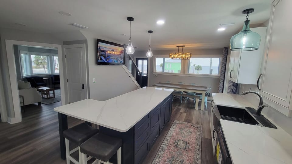 L Shaped Island that seats 6 or 7 guest.