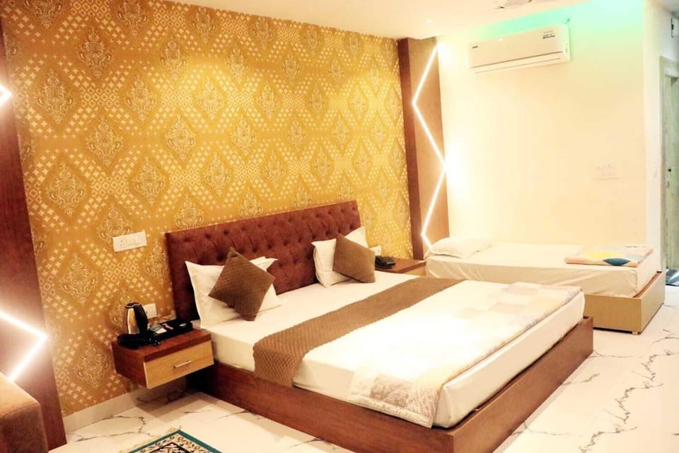 Triple Room | In-room safe, desk, laptop workspace, soundproofing