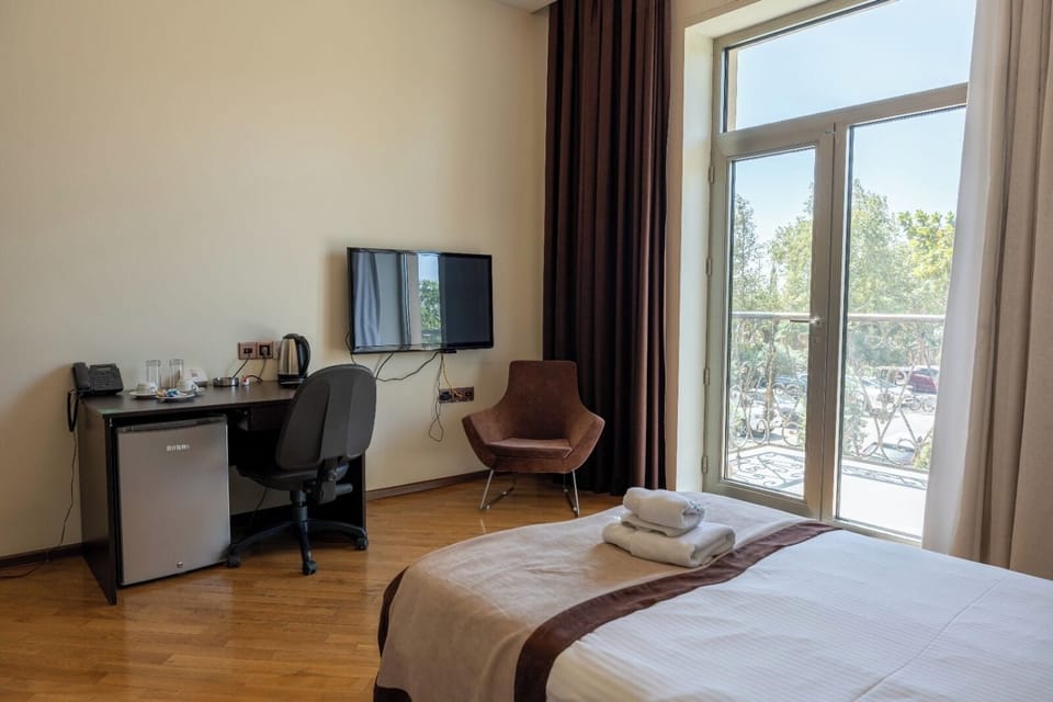 Laptop workspace, soundproofing, free WiFi, bed sheets