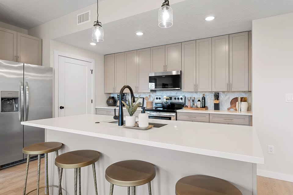 Condo, 2 Bedrooms | Private kitchen | Fridge, oven, coffee/tea maker, toaster