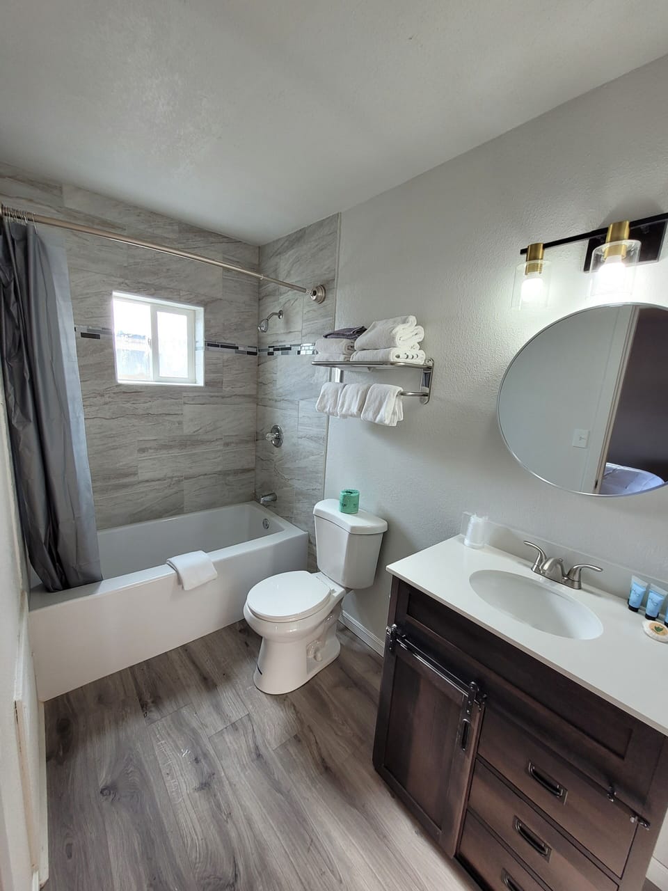 Family Single Room, Multiple Beds, Non Smoking | Bathroom | Free toiletries, hair dryer, towels, soap