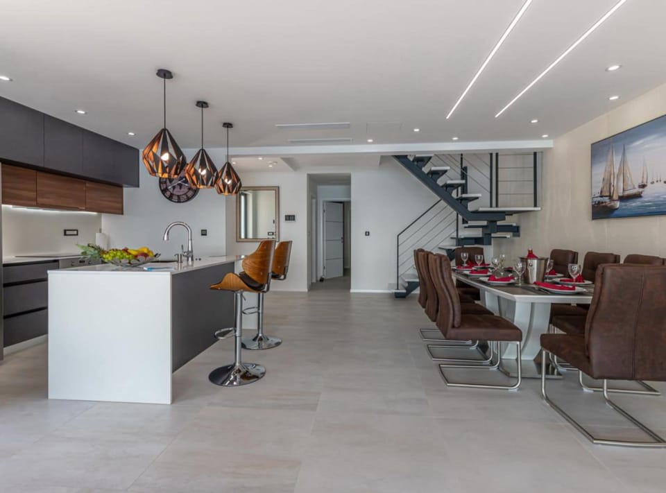 Villa (Four Bedroom Villa with Private Pool) | Dining room