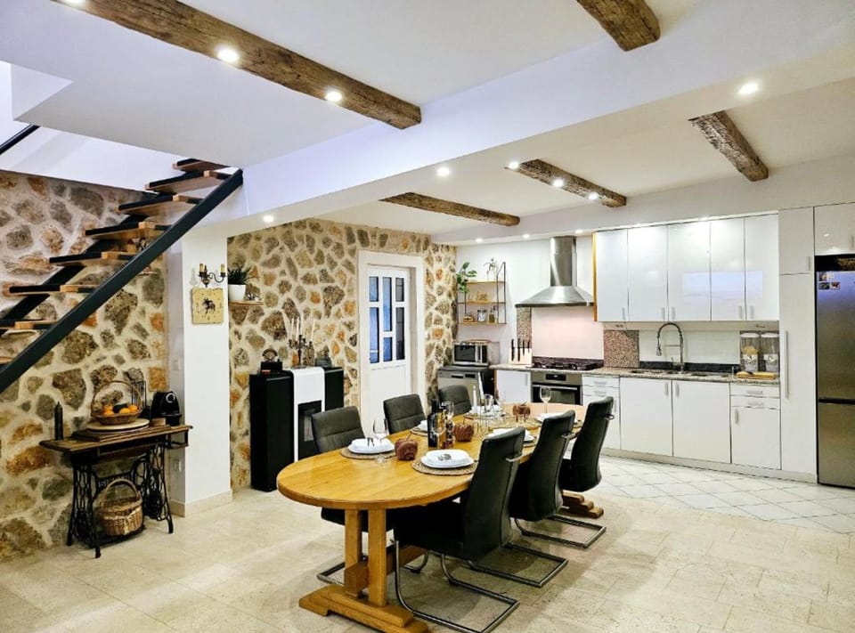 Villa (Three Bedroom Villa with Private Pool) | Dining room