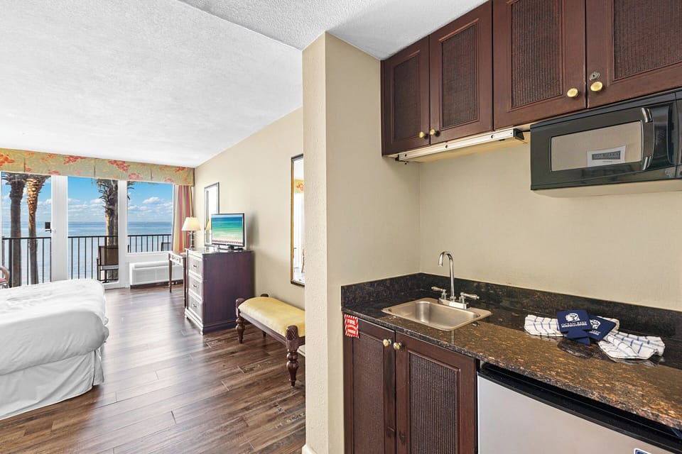 Bayside Inn 6280 Kitchenette