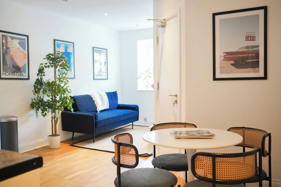 Apartment | Living area | TV