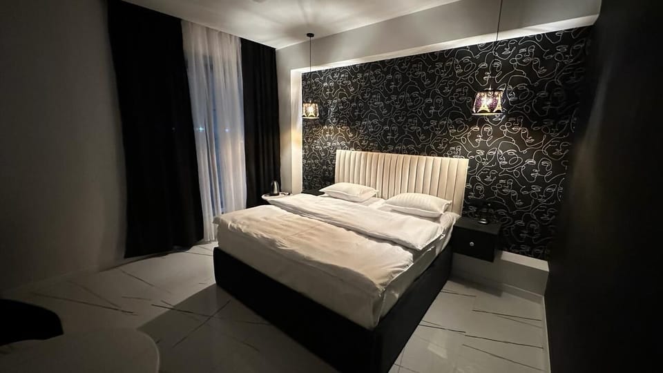 Minibar, iron/ironing board, free WiFi, bed sheets