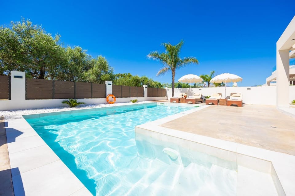 Private pool and terrace