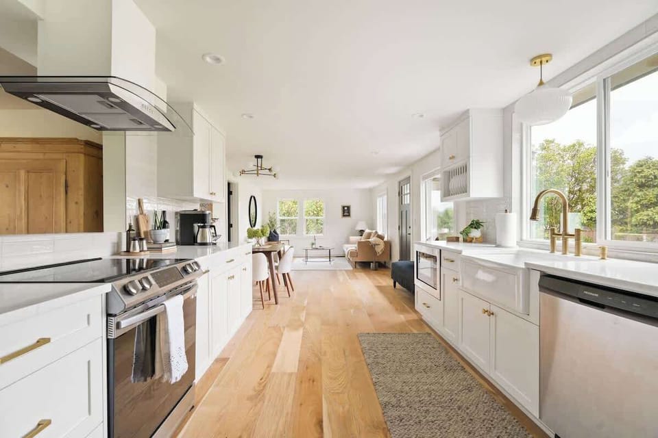 This open-concept space features high-end finishes, including a fully equipped kitchen with new appliances, perfect for gathering with family and friends.