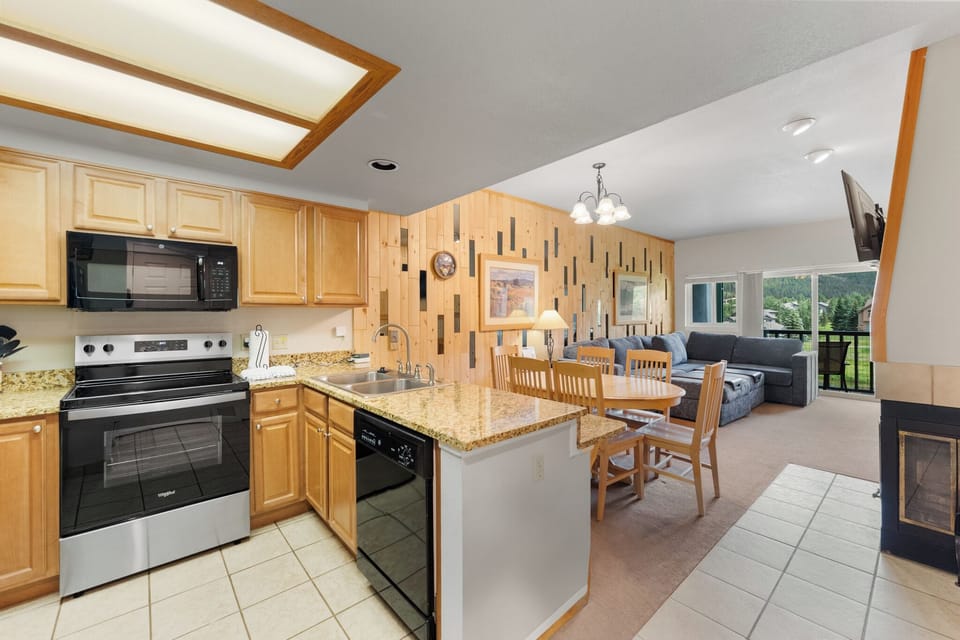 Condo (2 Bedrooms) | Front of property