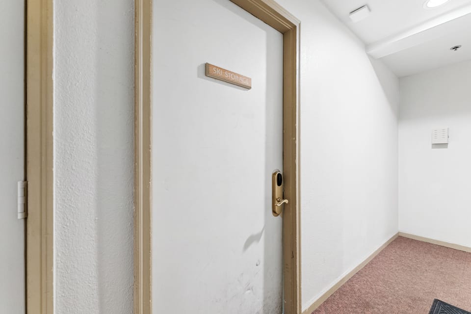 Condo (2 Bedrooms) | Property amenity