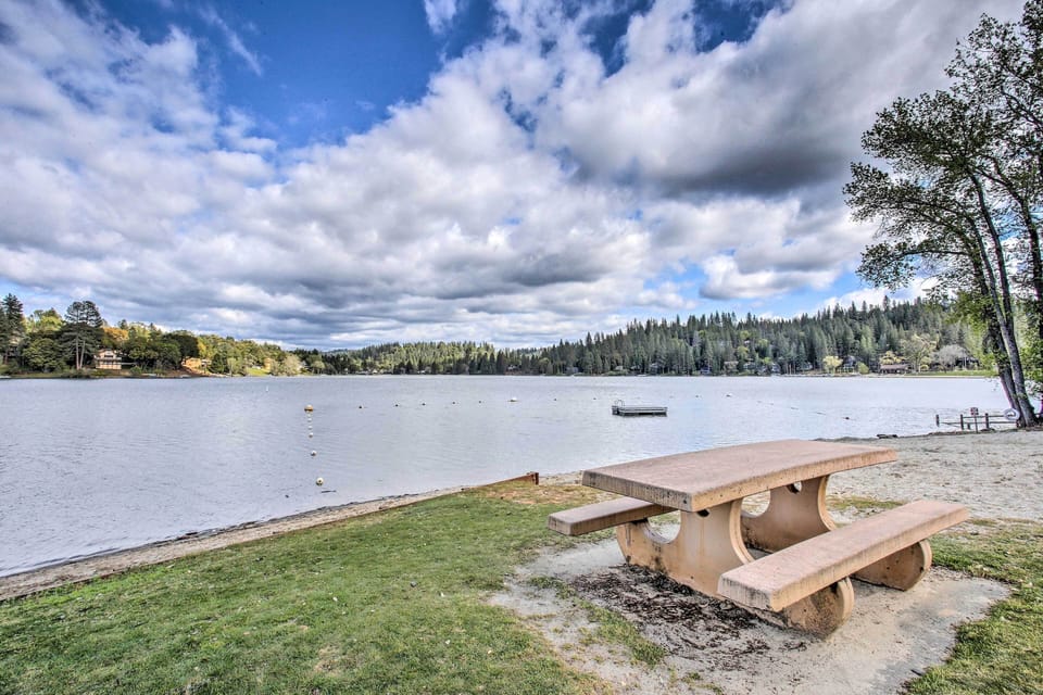 Pine Mountain Lake