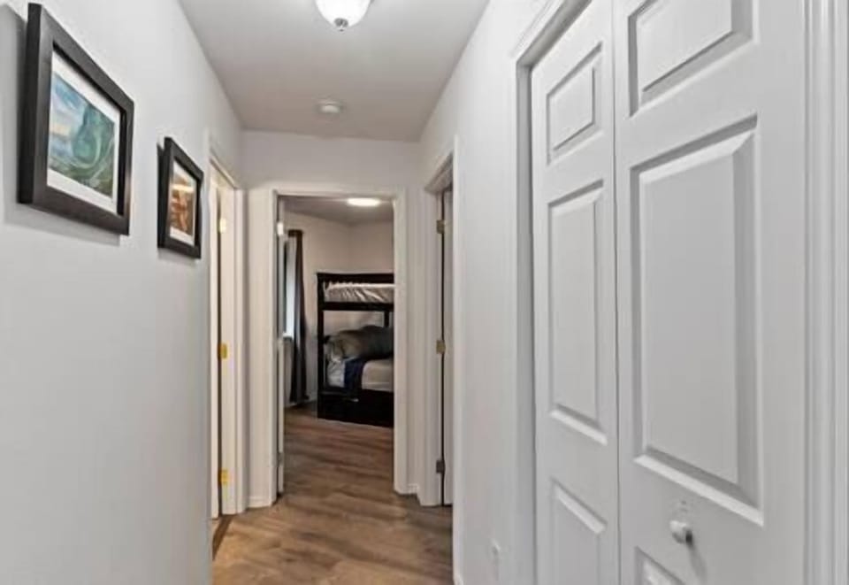 Upstairs Hall to Bedrooms