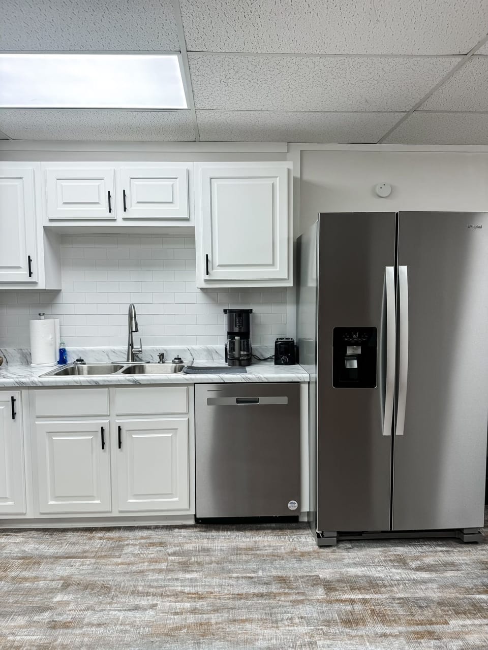 Full size kitchen with full size stove, microwave, refrigerator and dishwasher