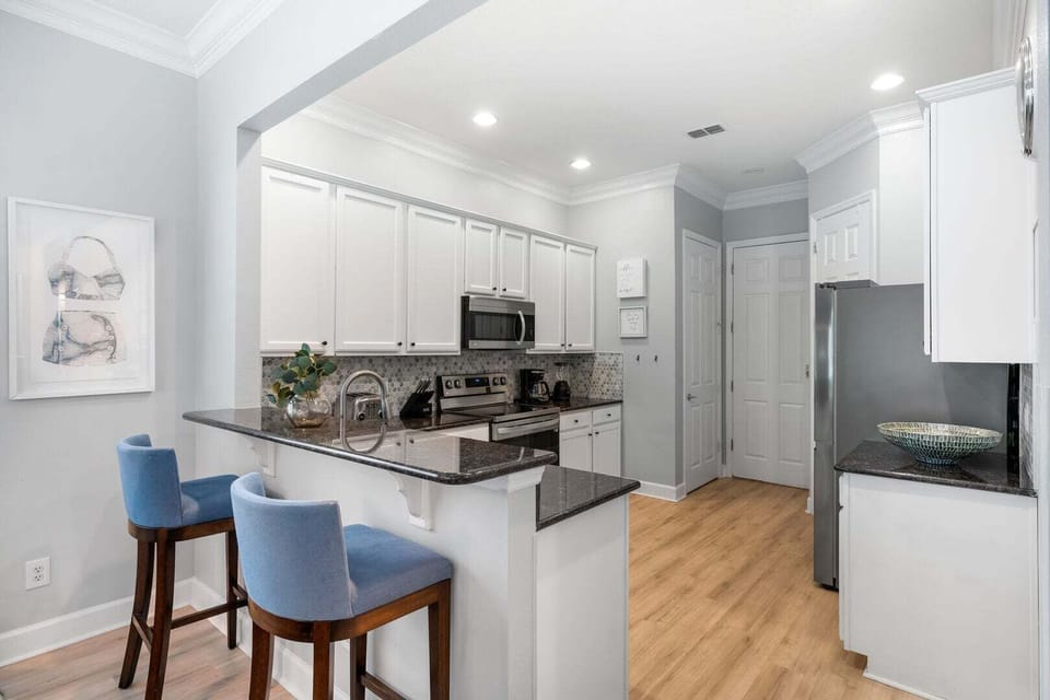 Beautiful fully-equipped kitchen.